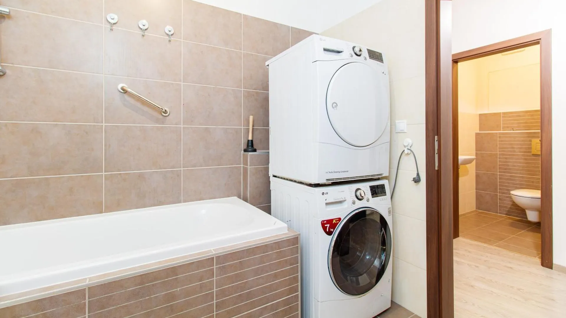 Karolina Apartment - 4Kk, Garden Terrace, Free Parking Ostrava